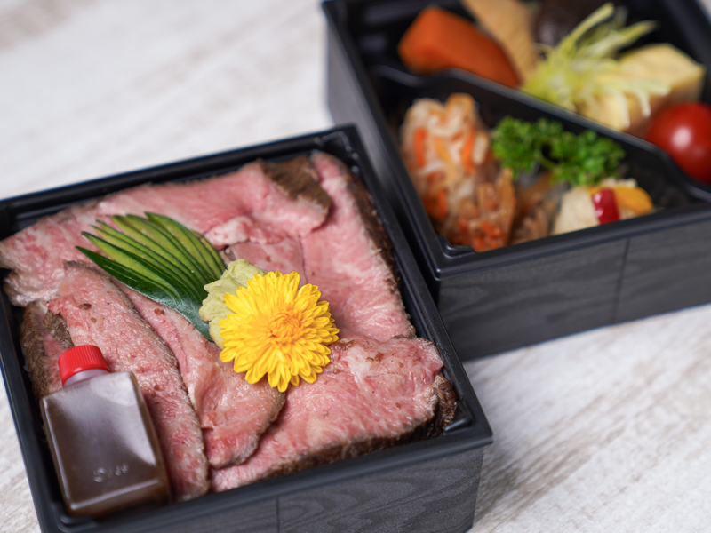 彩り二段御膳 ～ローストビーフ～