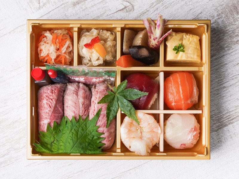 こい希特製彩り御膳 ～国産牛と手まり寿司～