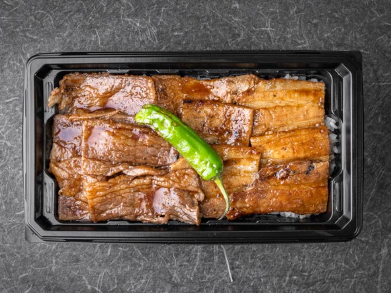 【熱々 焼肉弁当】 食べ比べ特上カルビ重（牛・豚カルビ）
