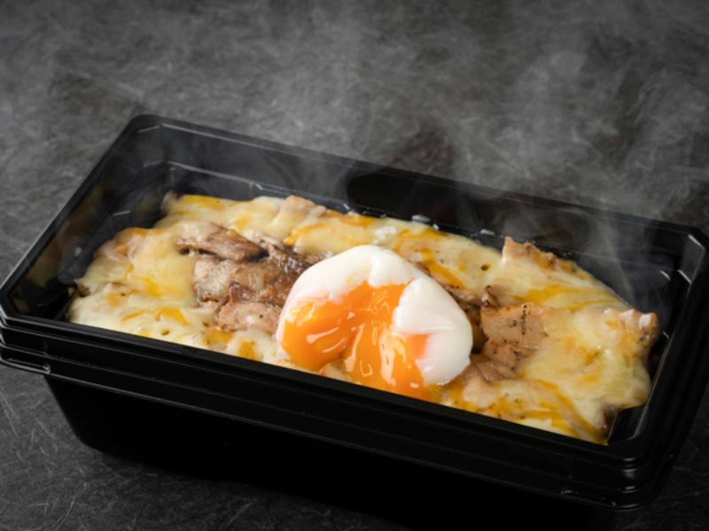 【熱々 焼肉弁当】コク旨温玉チーズ特上豚カルビ重