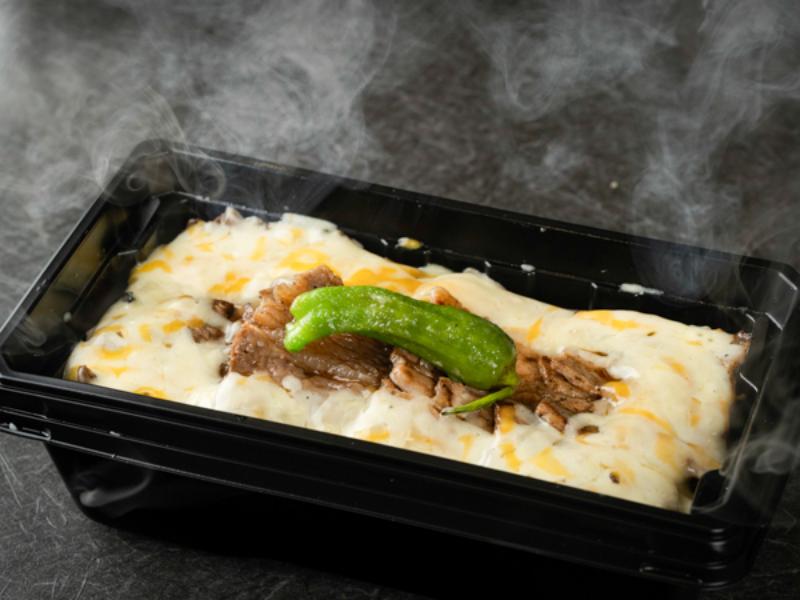 【熱々 焼肉弁当】とろーりチーズ食べ比べ特上カルビ重（牛・豚カルビ）