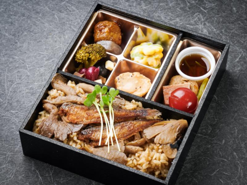 秋田名物ハタハタの唐揚げと秋田食材の和み弁当