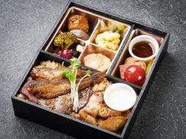 秋田名物比内地鶏照り焼きとハタハタ唐揚げ低温ローストビーフの満喫弁当