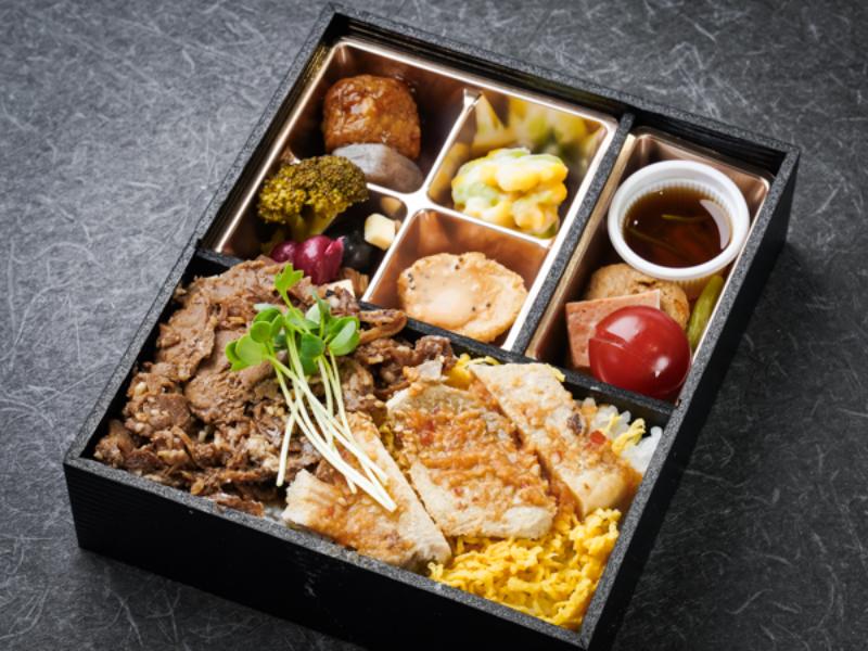 秋田八幡平ポークの味噌焼きと牛バラ宝石弁当