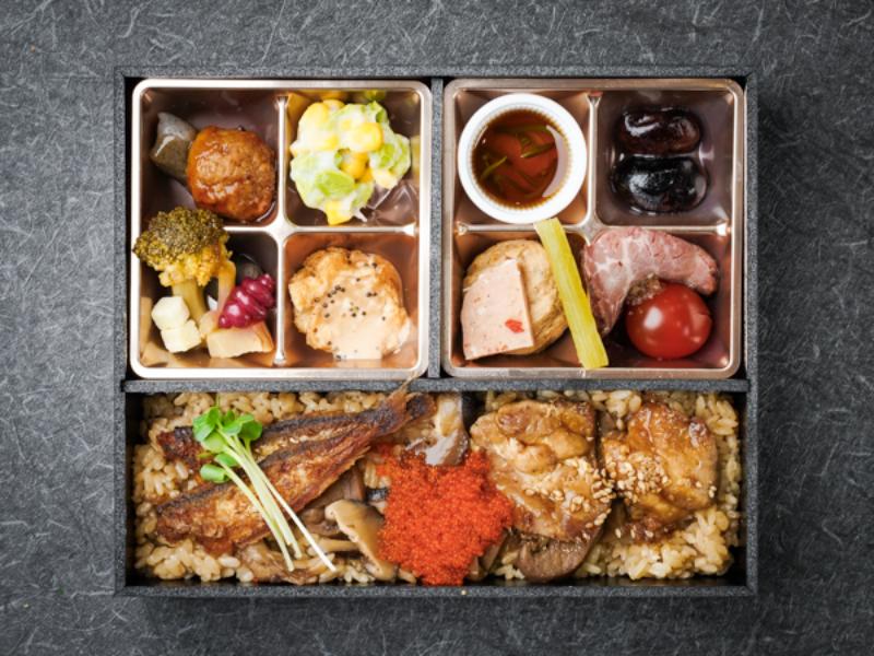 秋田名物ハタハタの唐揚げと比内地鶏照り焼きのふるさと弁当