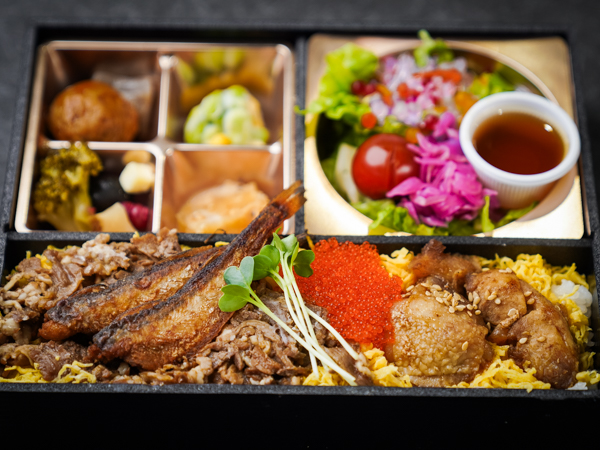 十和田牛バラ焼きとハタハタと比内地鶏のよくばり弁当