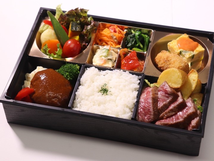 国産黒牛のハンバーグとリブロースステーキ御膳