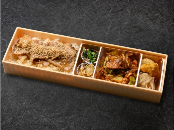 特選ＸＯ醤使用十勝ブランド豚の回鍋肉と牛カルビのオイスターソース御膳弁当