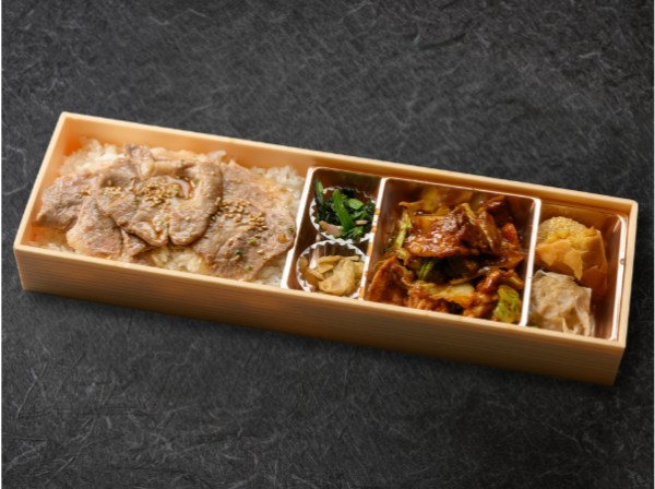 特選ＸＯ醤使用十勝ブランド豚の回鍋肉と濃厚豚丼弁当