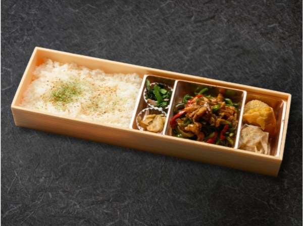特選牛ロースの極上青椒肉絲中華御膳弁当