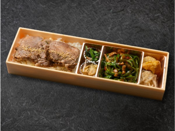 特選牛ロースの極上青椒肉絲と牛タン味噌焼き御膳弁当　