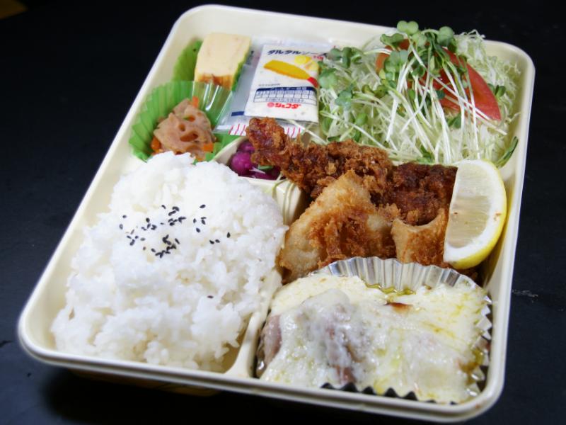 ポーククリームシチューと海老フライと平目フライ
