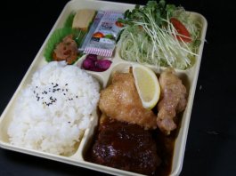 チキンソテ―とハンバーグステーキ