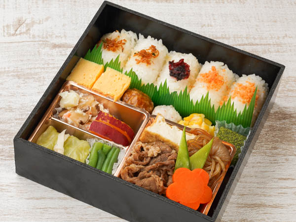 牛すき煮と3種の俵ごはん