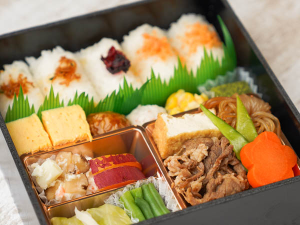 牛すき煮と3種の俵ごはん