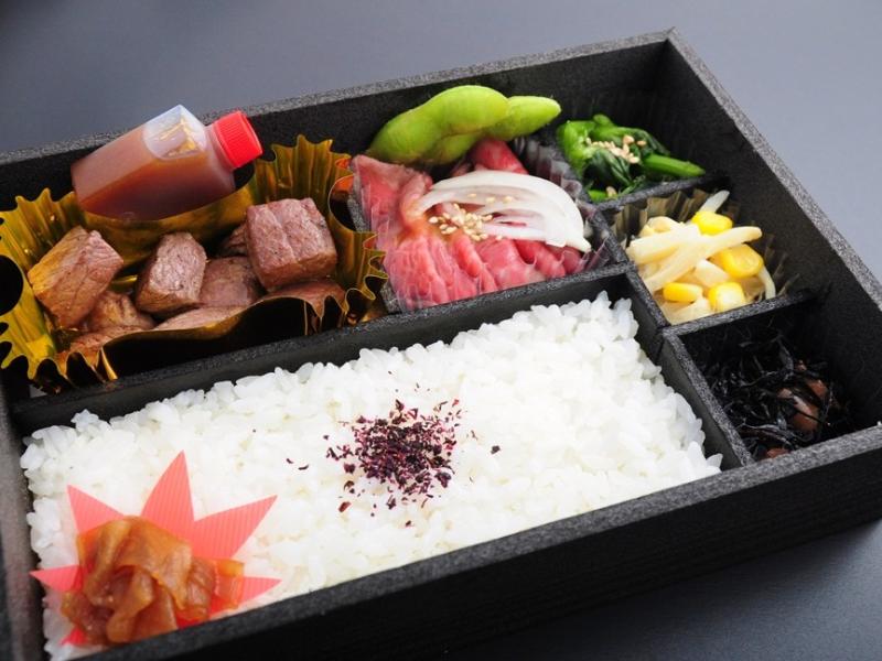 【６月まで期間限定価格２，５００円→２，１６０円】和牛希少部位のレッドロックステーキ＆ひとくちローストビーフ弁当
