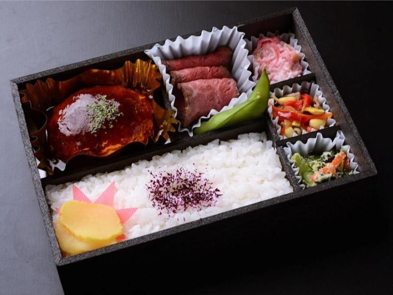 自家製ハンバーグとひとくちローストビーフ弁当