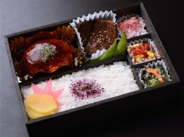 自家製デミグラスハンバーグと一口ヒウチ焼肉弁当