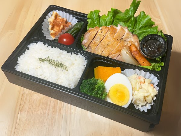 道産鶏使用チキンステーキ弁当 【シャリアピンソース】