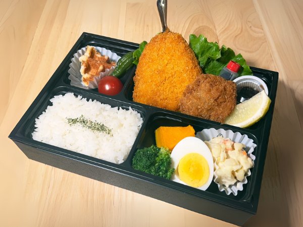 ミックスフライ弁当 【アジフライ、カツ】