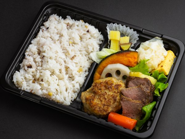 豆腐入り手ごねハンバーグと牛ステーキの十六穀ご飯弁当