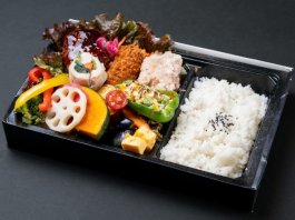 飲める白いからあげと自家製ハンバーグ弁当