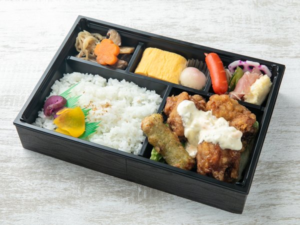 桃太郎弁当～ＭＯＭＯＴＡＲＯＬＵＮＣＨＢＯＸ～ジューシーチキン南蛮の自家製タルタルソースがけ