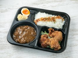 濃厚牛すじゴロゴロカレー～月影の千夜カレー～秘伝のタレに一晩じっくり漬け込んだ特製唐揚げ
