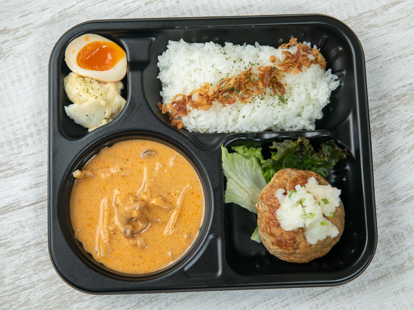 濃厚！やみつきマッサマンカレー～月影の千夜カレー～ふんわり口どけ。手作り、手ごね和風ハンバーグ