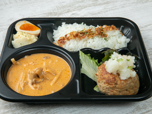 濃厚！やみつきマッサマンカレー～月影の千夜カレー～ふんわり口どけ。手作り、手ごね和風ハンバーグ