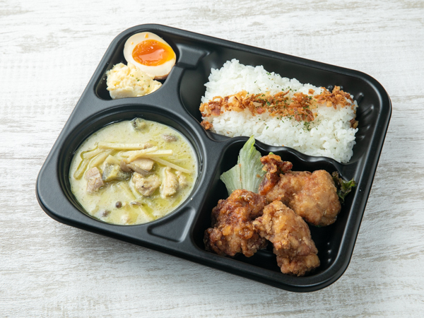 爽快！やみつきグリーンタイカレー～月影の千夜カレー～秘伝のタレに一晩じっくり漬け込んだ特製唐揚げ