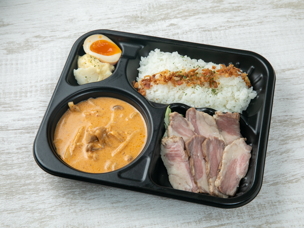 濃厚！やみつきマッサマンカレー～月影の千夜カレー～低温調理でやわらかいローストビーフ