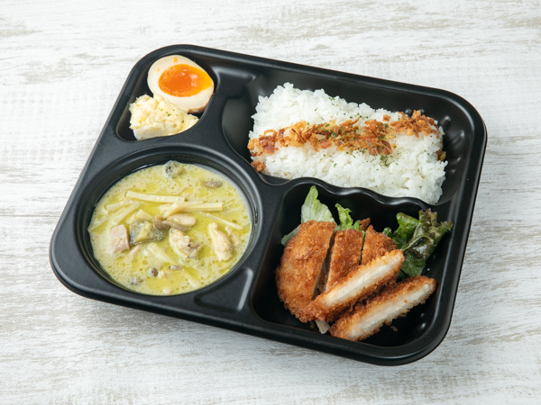 爽快！やみつきグリーンタイカレー～月影の千夜カレー～黄金のサクサク肉厚とんかつ