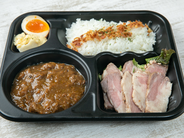 濃厚牛すじゴロゴロカレー～月影の千夜カレー～低温調理でやわらかいローストビーフ