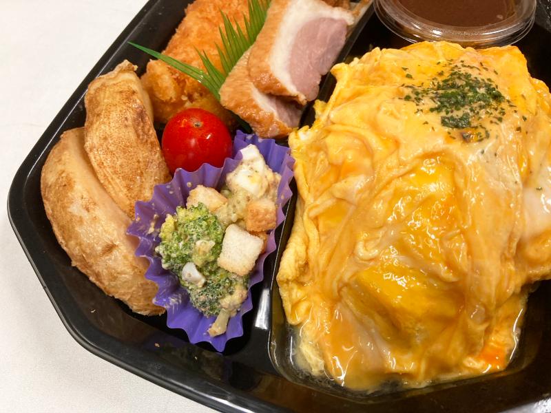 デミオムライスプレート（カニクリームコロッケ）