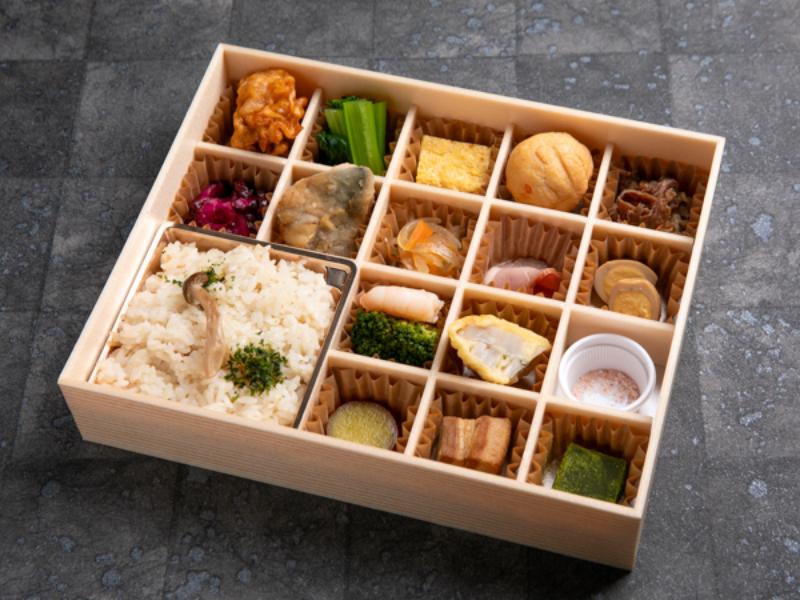 くやすけ特製旬彩弁当