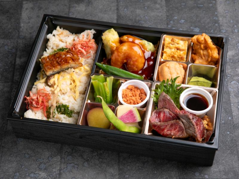 国産牛ステーキと炎の燃えるような海老チリとうなぎ飯の御膳和食