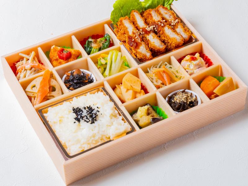 トンカツと彩り錦御膳