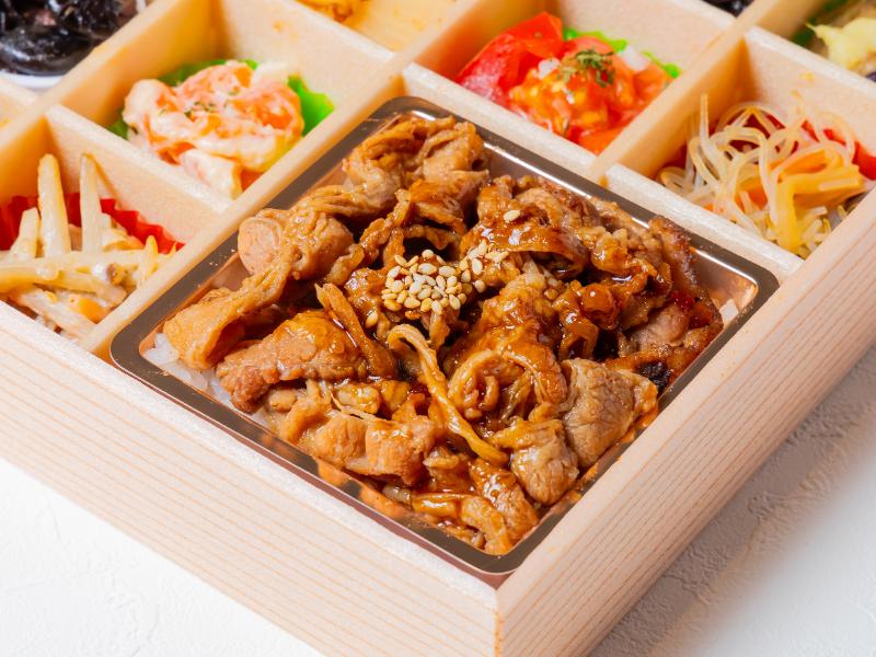 焼肉重と彩り錦御膳