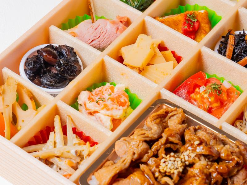 焼肉重と彩り錦御膳