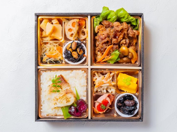 季節の副菜鯛めしとすき焼き和膳