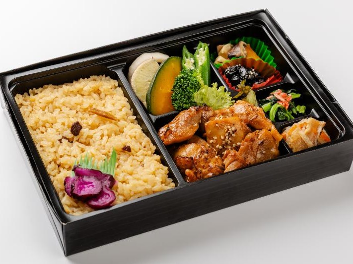 四季の炊込み御飯とグリルチキン御膳