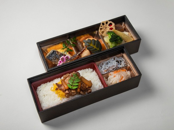 紫陽花ajisai～黒毛和牛の牛ごぼう2段重～