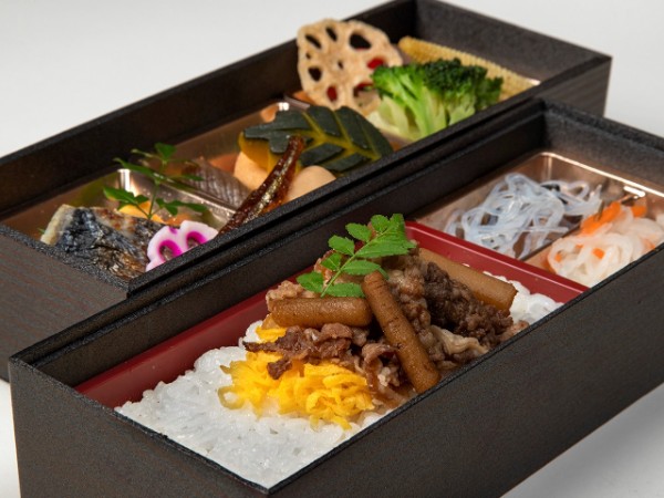 紫陽花ajisai～黒毛和牛の牛ごぼう2段重～