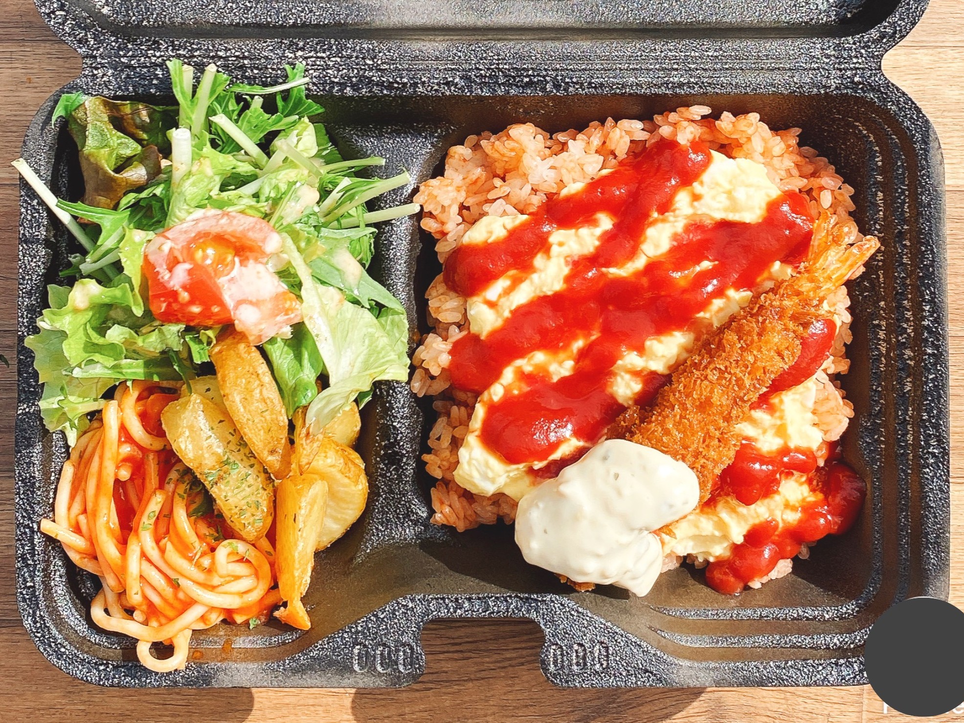 とろとろ卵のオムライスとエビフライタルタルソース添え ボックス