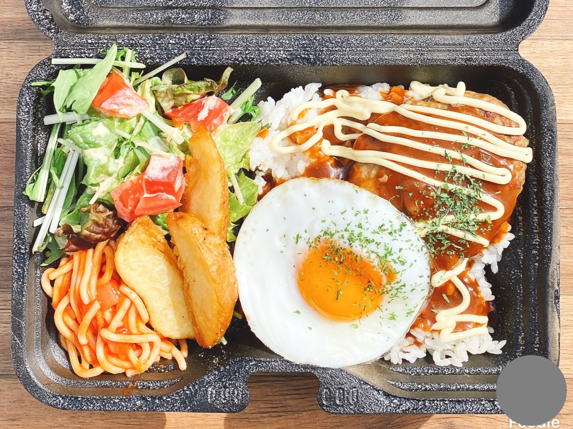 自家製牛すじ煮込みハンバーグのロコモコ