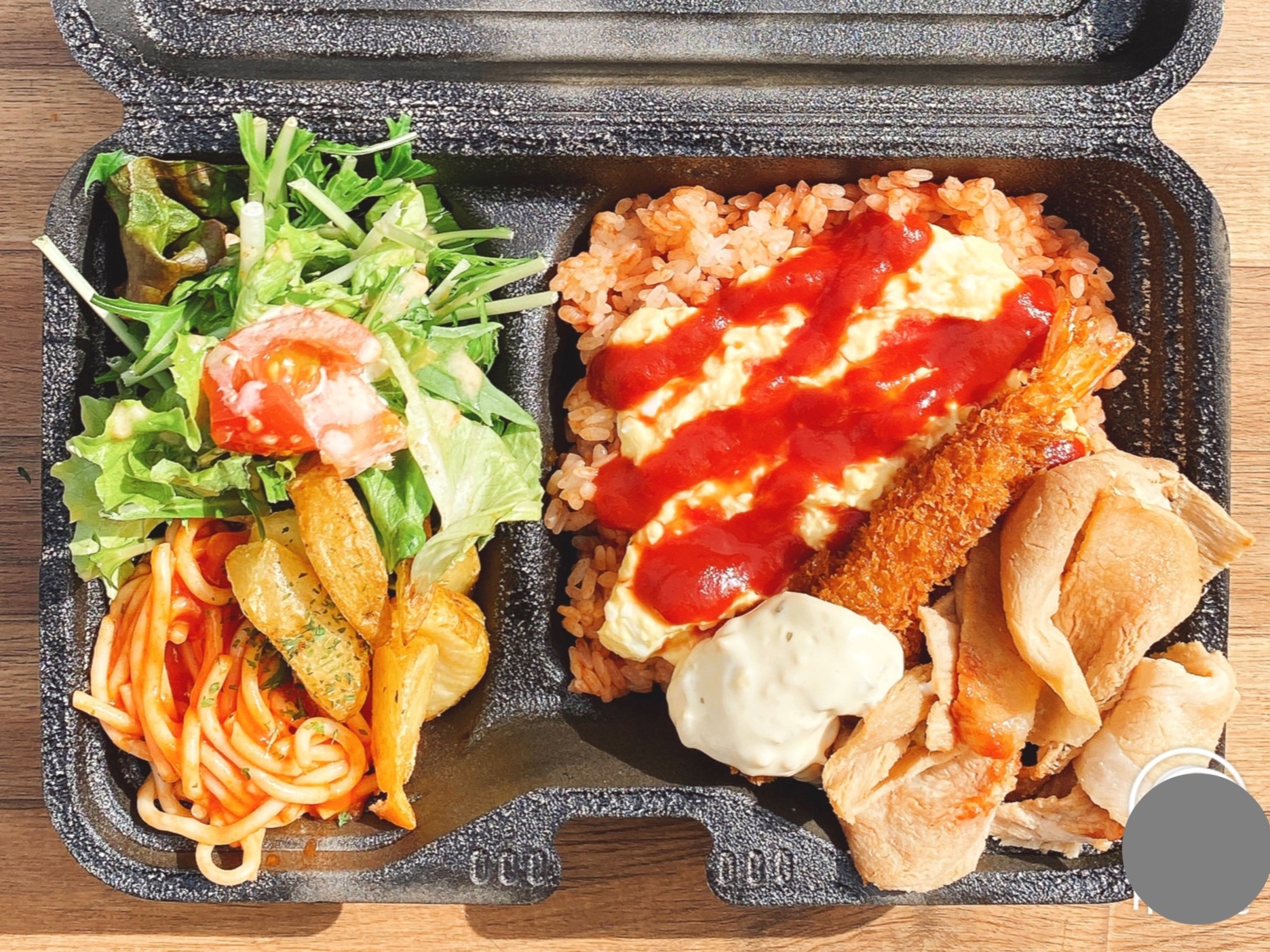 【大人のお子様ランチ】とろとろオムライス×エビフライタルタルソース添え 生姜焼きボックス