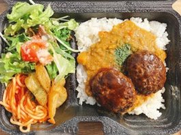 具材ゴロゴロやみつきキーマカレーと自家製ハンバーグ