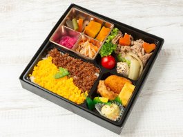 贅沢彩りそぼろ弁当牛すき焼き
