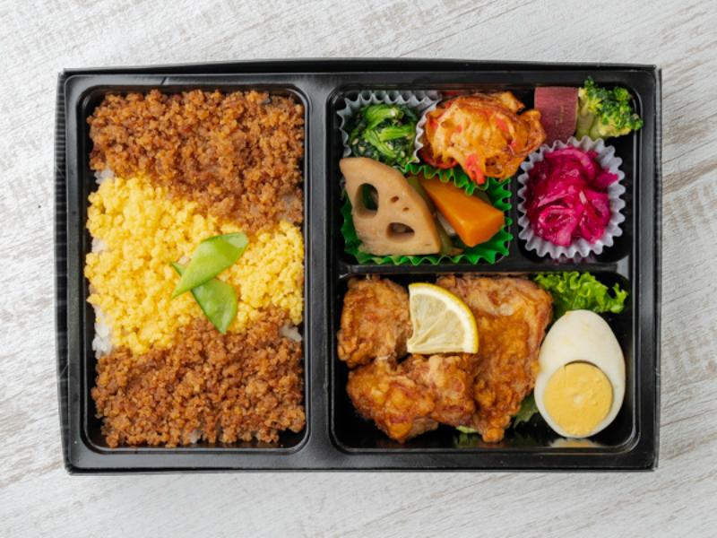 【そぼろ弁当】唐揚げ